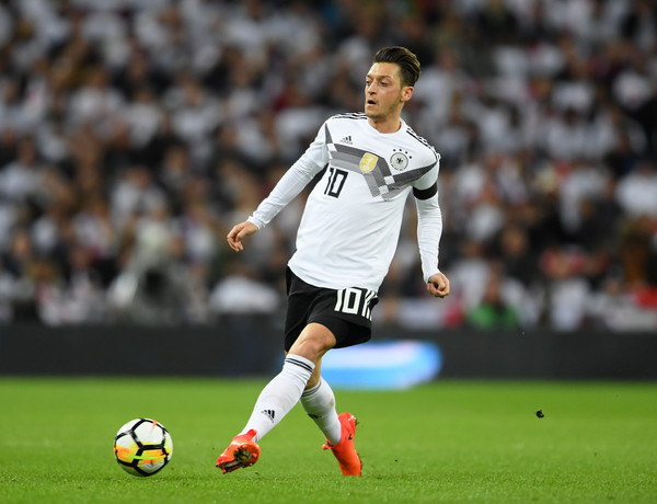 Piala Dunia 2018: Mesut Ozil Diterpa Tudingan Miring, Julian Draxler Pasang Badan