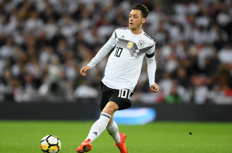 Piala Dunia 2018: Mesut Ozil Diterpa Tudingan Miring, Julian Draxler Pasang Badan
