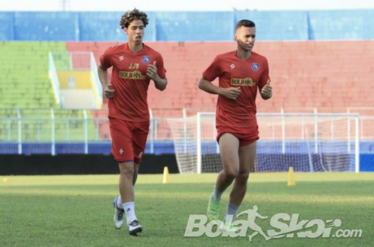 Arema FC Serba Dilema dengan Melepas Dua Pemain Muda Brasil