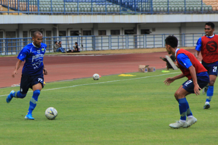 Persib Mungkin Jamu Persebaya di Luar Bandung