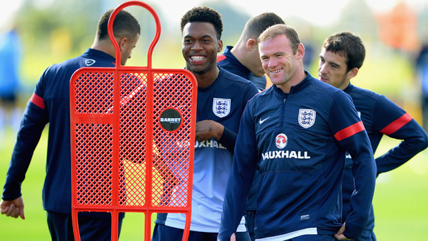 Roy Hodgson Mematenkan Duet Rooney-Sturridge