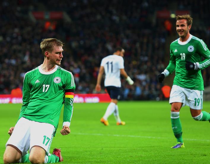 Gol Mertesacker Bawa Jerman Sementara Unggul 0-1