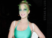 Helen Flanagan Datang ke Pesta Helloween Tanpa Bra