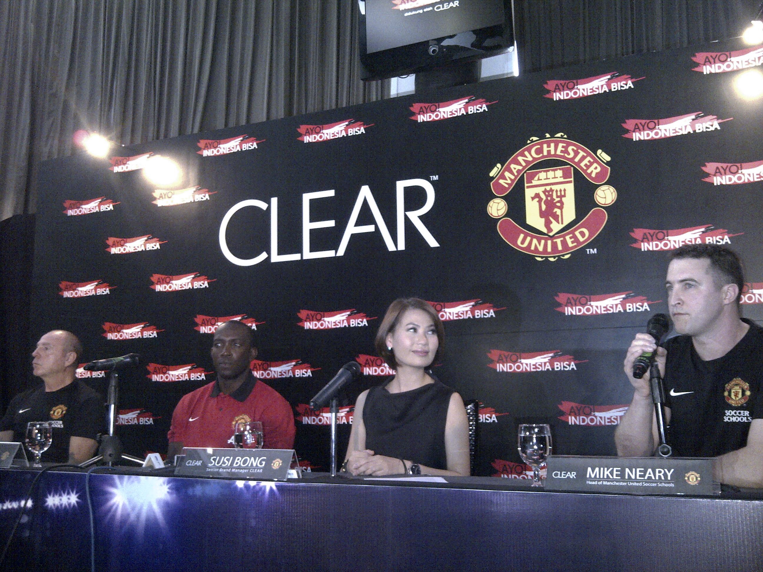 Dwight Yorke: Sepak Bola Sudah Mendarah Daging di Indonesia