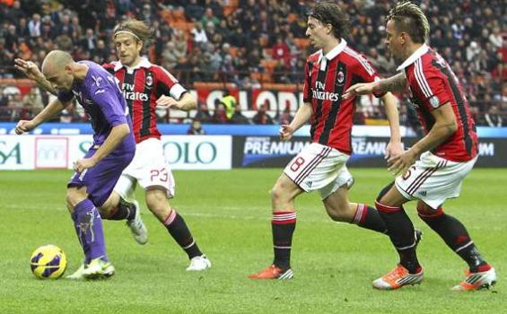 Milan Tertinggal di Paruh Babak