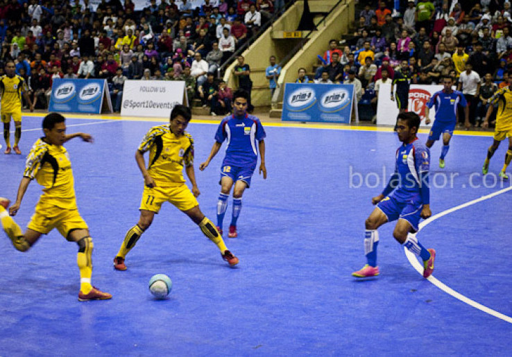 Final IFL 2013: Setengah Babak, FKB Ungguli Electric Cosmo