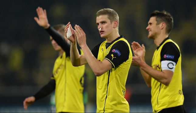 Sven Bender Pakai Jersey Replika Saat Lawan Napoli