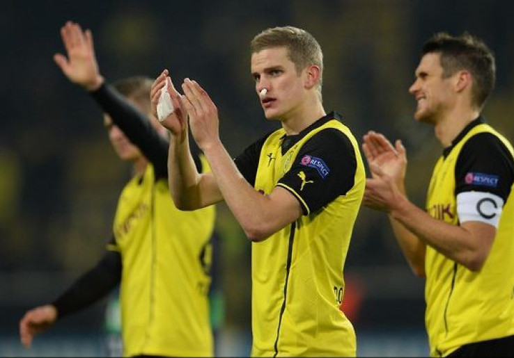 Sven Bender Pakai Jersey Replika Saat Lawan Napoli