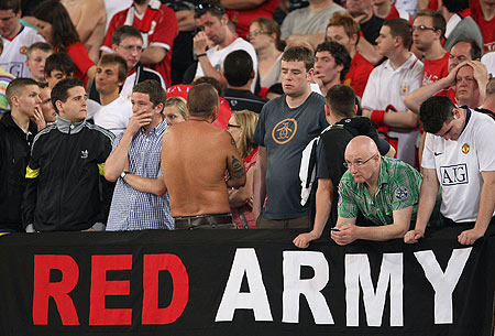 Perlunya Fans MU Banyak Belajar Sabar dari Fans Arsenal dan Liverpool
