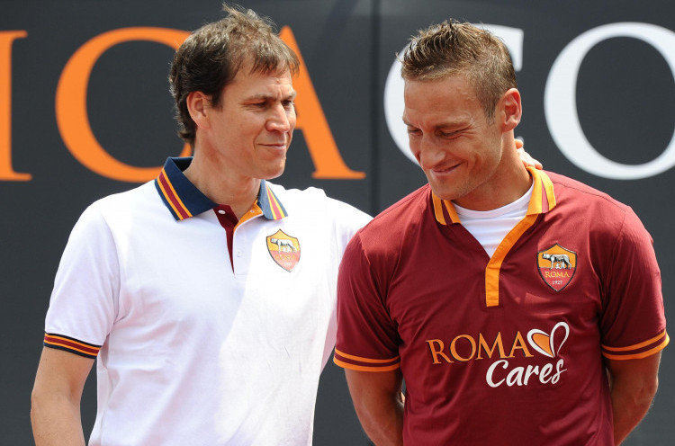 Conte: Ucapan Totti Sama Dengan Ucapan Fans di Bar