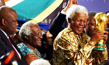 Nelson Mandela Tinggalkan Duka Mendalam Bagi Insan Sepak Bola
