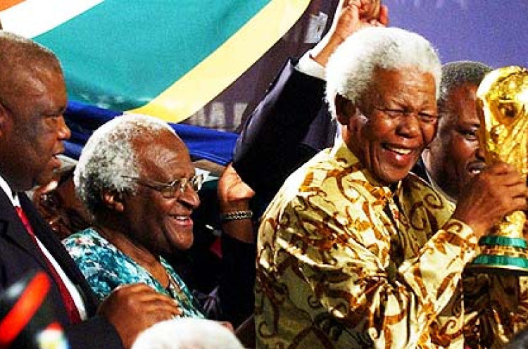 Nelson Mandela Tinggalkan Duka Mendalam Bagi Insan Sepak Bola