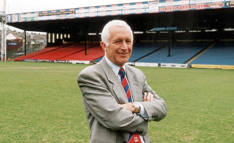 Mantan Bos Crystal Palace Tutup Usia