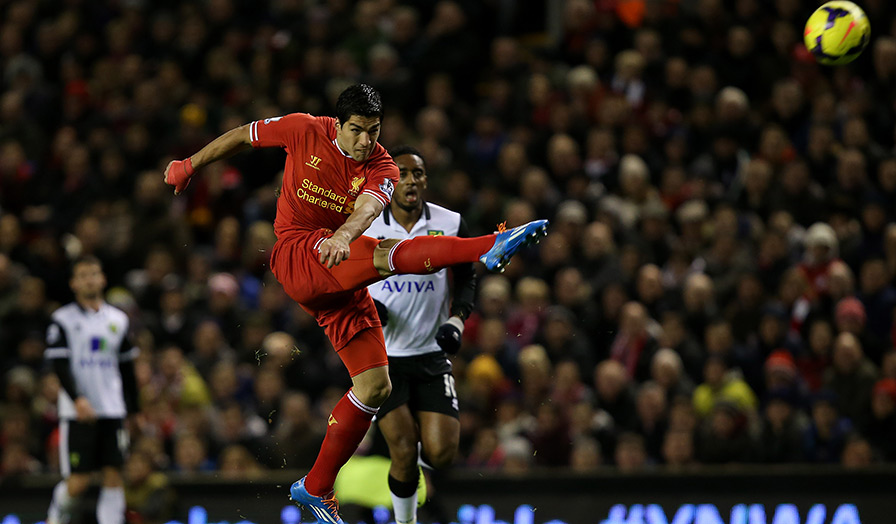Hattrick Suarez Hiasi Babak I Liverpool vs Norwich