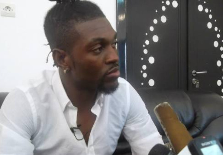 Adebayor Persembahkan Sepasang Golnya Bagi Mendiang Adik