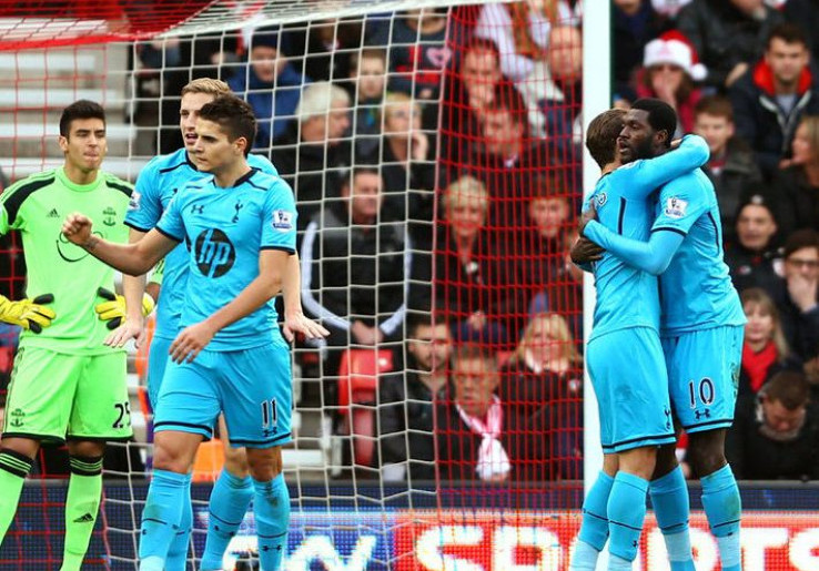 Adebayor Gemilang, Tottenham Hotspur Menang