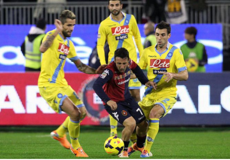 Diimbangi Cagliari, Napoli Gagal Geser Posisi AS Roma