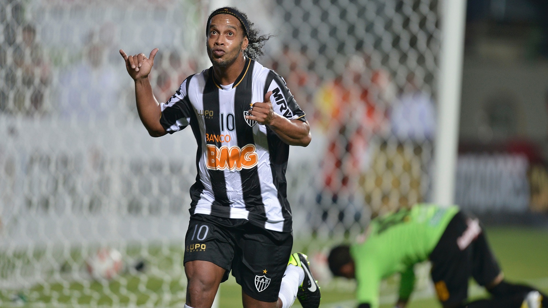 Ronaldinho Berharap Tampil Di Piala Dunia 2014