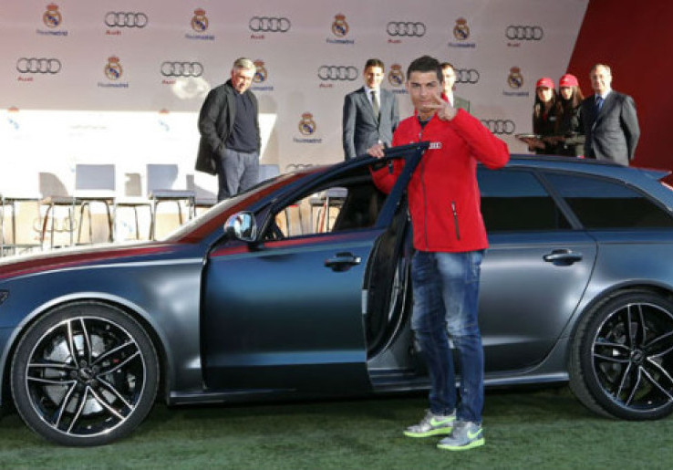 Ronaldo Merengut Dapat Hadiah Mobil Baru