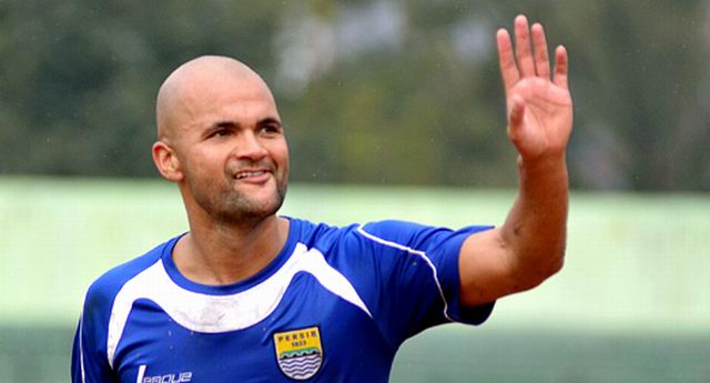 Persib Tengah Berupaya Tarik Kembali Sergio Van Dijk
