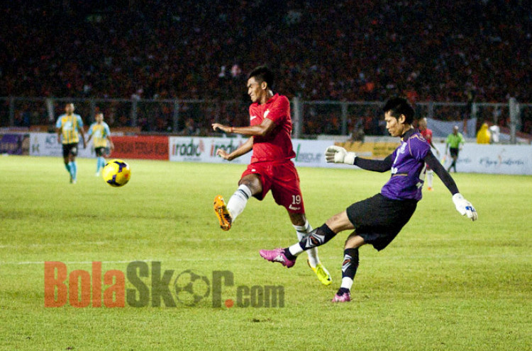 Penalti Bangura Bawa Persija Unggul 1-0 Setengah Main<!--idunk-->Trofeo Persija 2013