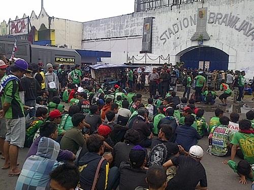 Ribuan Bonekmania Hadir Mendukung Persebaya di Kediri 