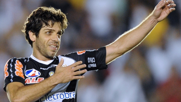 Juninho Pernambucano 'Gantung Sepatu'