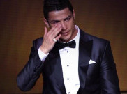 Ronaldo Menangis Saat Terima FIFA Ballon d'Or 2013