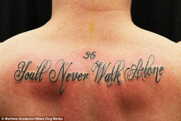 Demi Seorang Anak, Fans Fanatik Everton Rela Ditato Slogan Liverpool