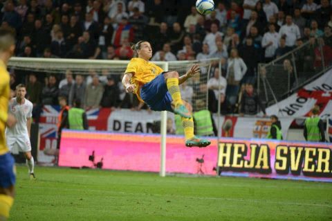 Gol Terbaik 2013 Milik Zlatan Ibrahimovic