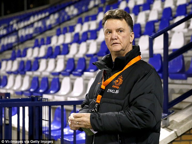Louis van Gaal Beri Sinyal Latih Tottenham