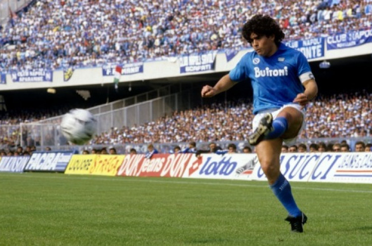 Maradona Kembali ke Napoli