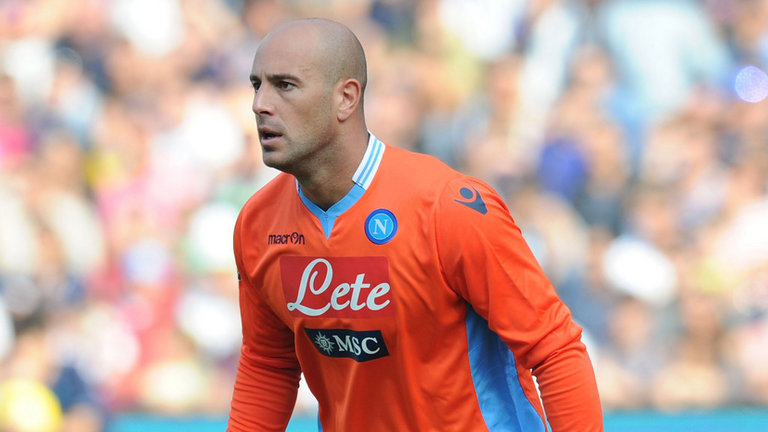 Betah di Napoli, Pepe Reina Enggan Balik ke Liverpool