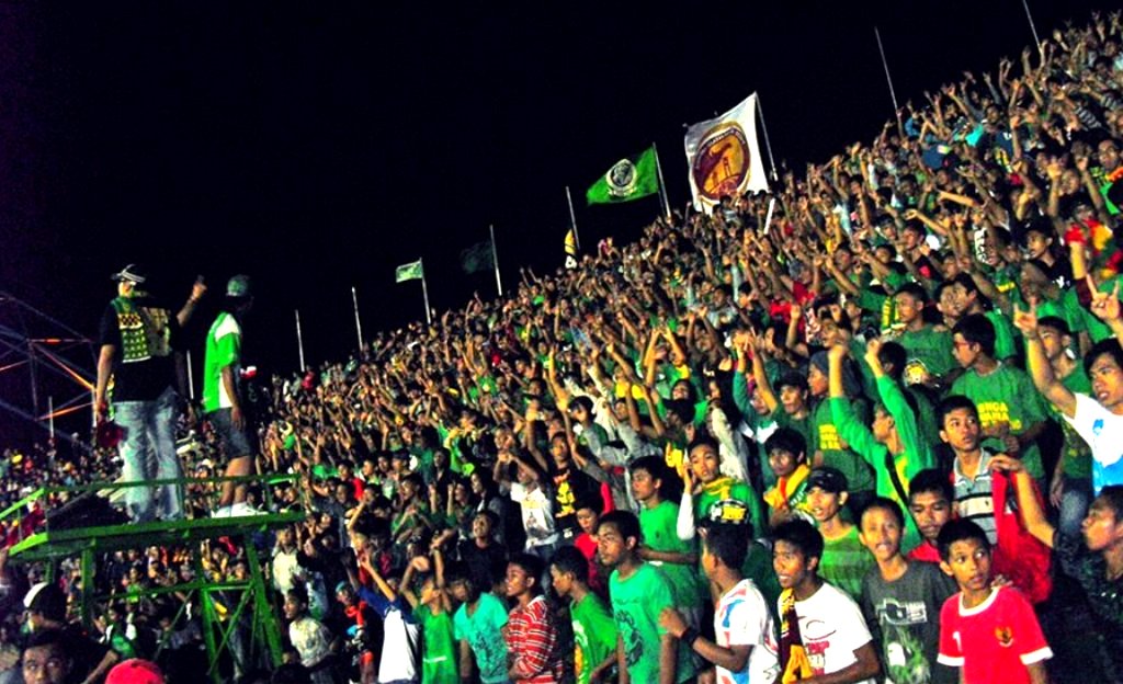 Singa Mania Rumuskan Perdamaian Suporter