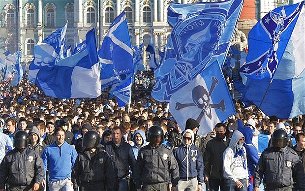 Suporter Zenit Serang Fans Dortmund
