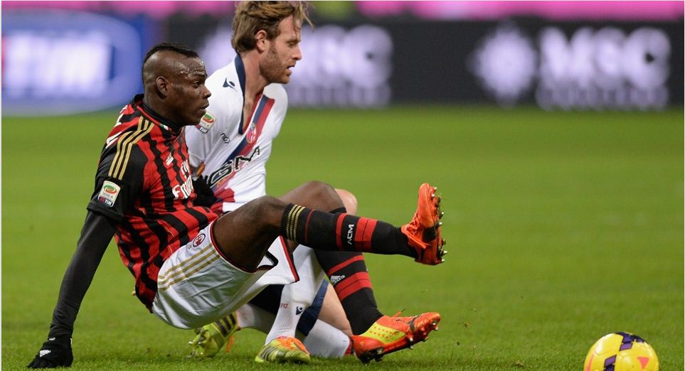Jawab Pernyataan Seedorf, Balotelli Antar Milan Bungkam Bologna