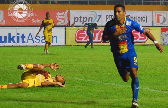 Gol Beto Bawa Arema Unggul 1-0 Sementara Atas PBR<!--idunk-->ISL 2014