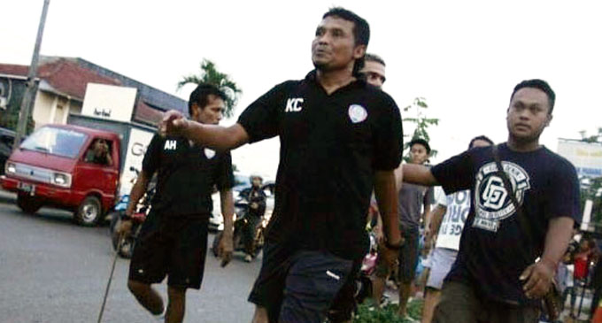 Geram, Pemain Arema Kejar Suporter Anarkis