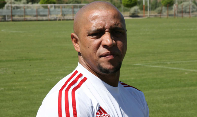 Roberto Carlos Ingin Latih Real Madrid