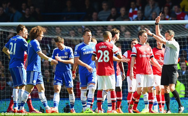 Andre Marriner Minta Maaf Kepada Kieran Gibbs dan Arsenal