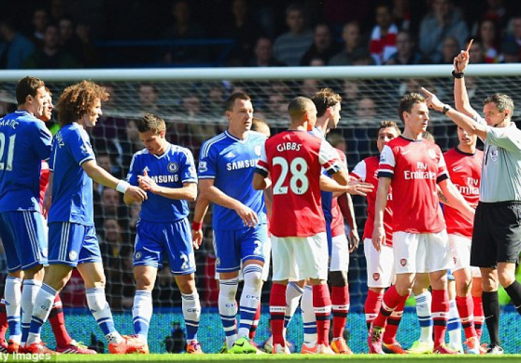 Andre Marriner Minta Maaf Kepada Kieran Gibbs dan Arsenal