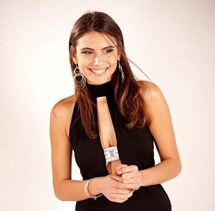 Model Cantik Ini Siap jadi Wasit Serie A