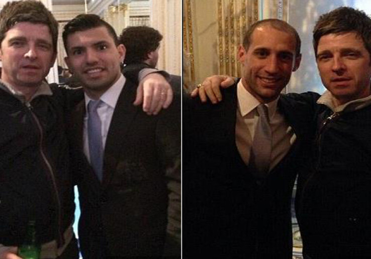 Pesta Juara, Aguero dan Zabaleta Foto Bareng Personil Oasis