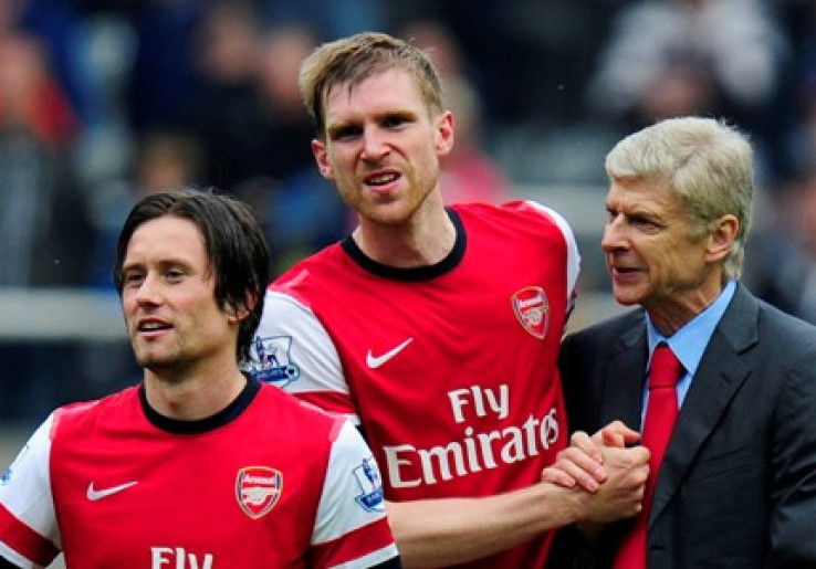 Mertesacker dan Rosicky Teken Kontrak Baru