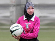 Muslimah Cantik Ini Jadi Wasit Berjilbab Pertama di Italia