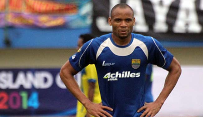 Buang Boumsong, Persik Datangkan Udo dan  Likassa