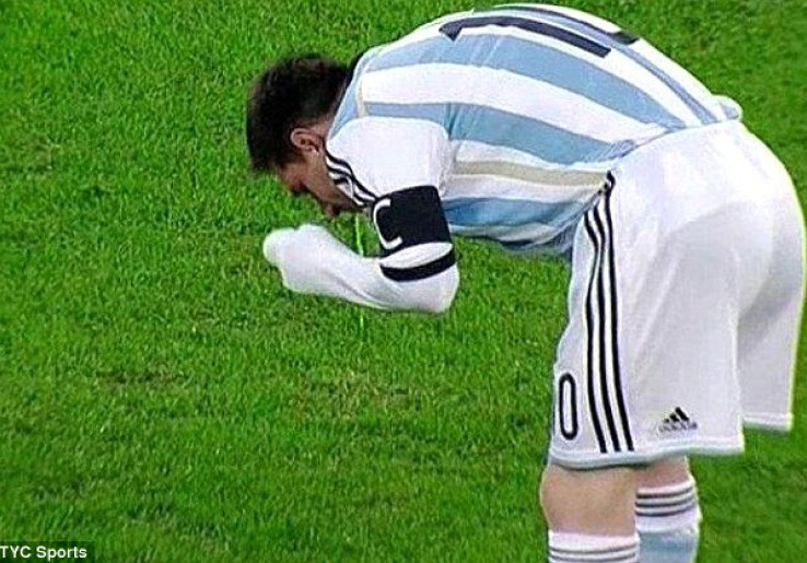 Gawat, Messi Muntah di Tengah Pertandingan