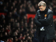 Kontra Aston Villa, Spanduk 'Wrong One-Moyes Out' Mengangkasa di Old Trafford