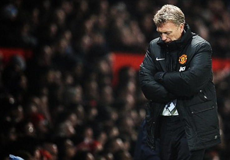 Kontra Aston Villa, Spanduk 'Wrong One-Moyes Out' Mengangkasa di Old Trafford