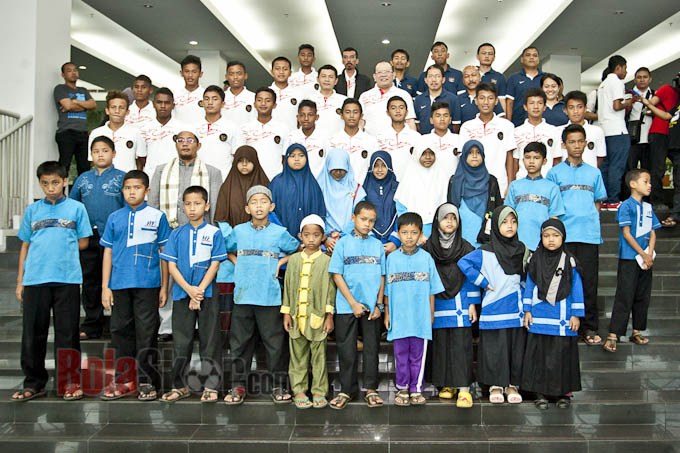 BTN Lepas Timnas U-19 Umroh dan Timnas U-14 ke Jepang